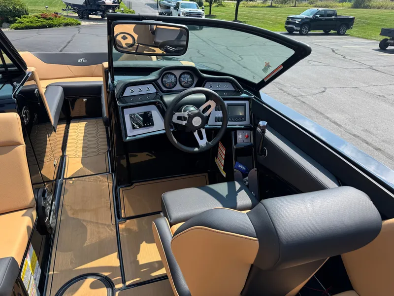 Slide: The Image of MasterCraft NXT24 2022 - 10