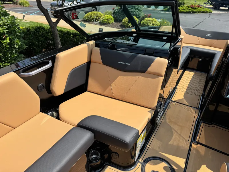 Slide: The Image of MasterCraft NXT24 2022 - 12