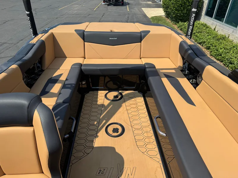 Slide: The Image of MasterCraft NXT24 2022 - 13