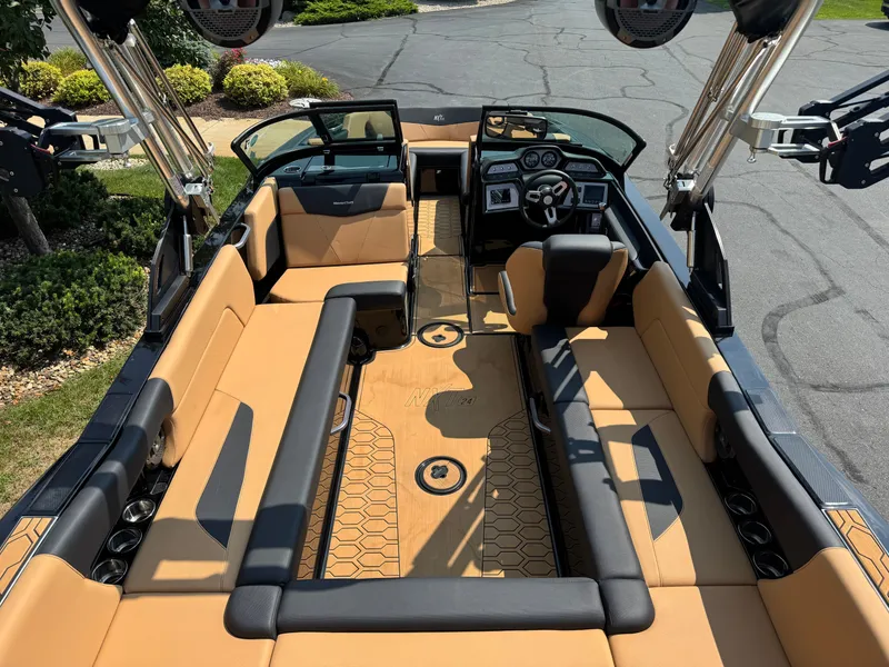 Slide: The Image of MasterCraft NXT24 2022 - 8