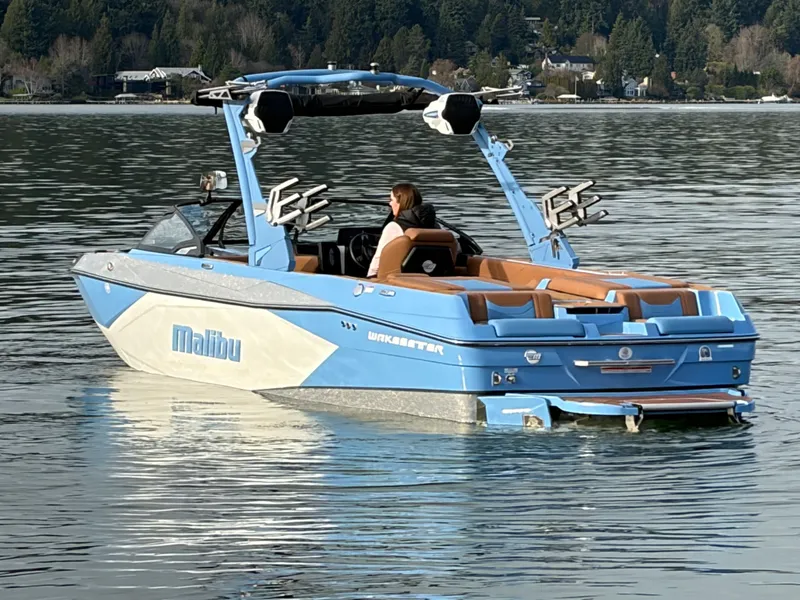 Slide: The Image of Malibu Wakesetter 23 LSV 2025 - 13