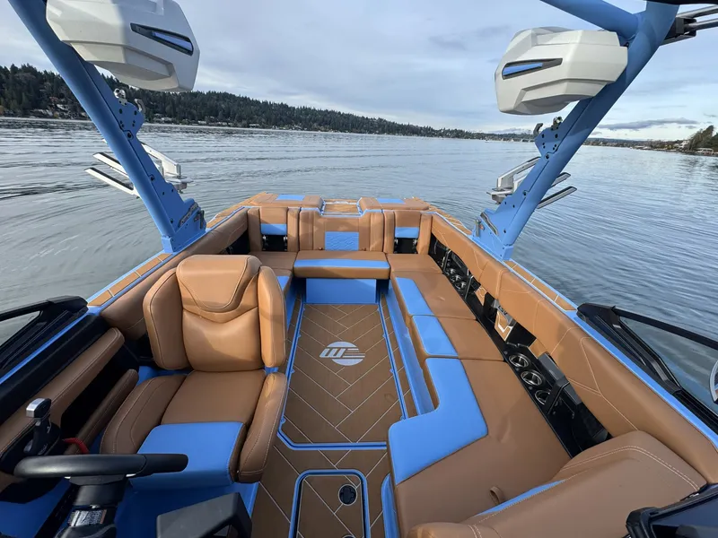Slide: The Image of Malibu Wakesetter 23 LSV 2025 - 16