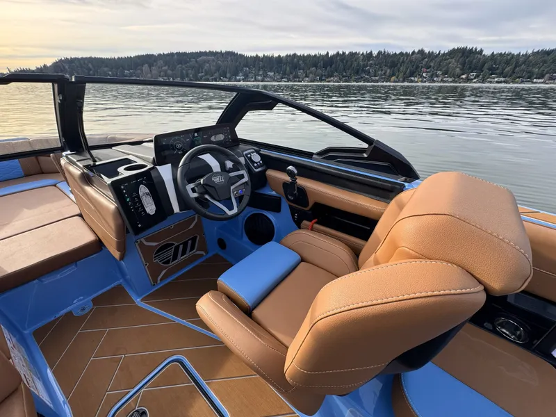 Slide: The Image of Malibu Wakesetter 23 LSV 2025 - 17