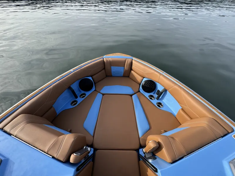 Slide: The Image of Malibu Wakesetter 23 LSV 2025 - 20
