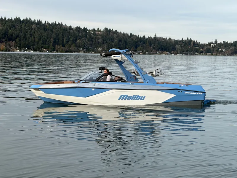 Slide: The Image of Malibu Wakesetter 23 LSV 2025 - 4