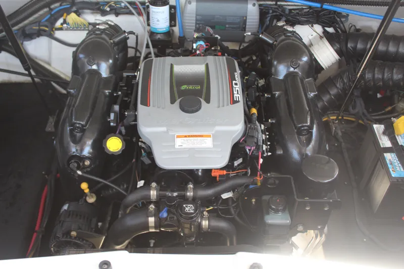 Slide: The Image of Crownline Boats 255 SS 2013 - 20