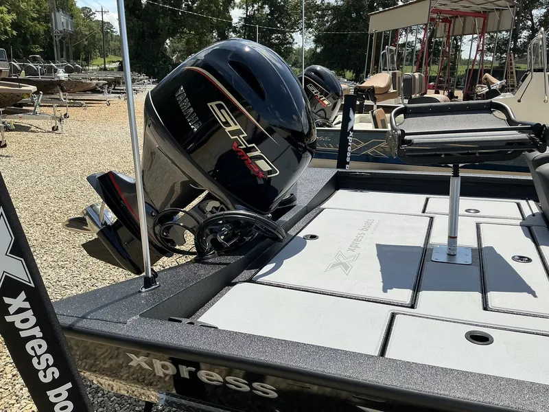 Slide: The Image of Xpress H18C Crappie 2026 - 10