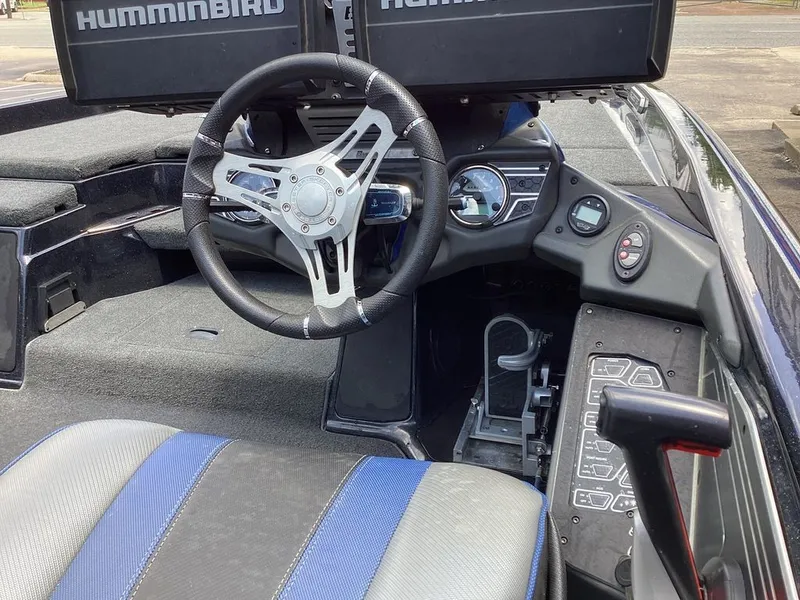 Slide: The Image of Skeeter FXR21 2021 - 11