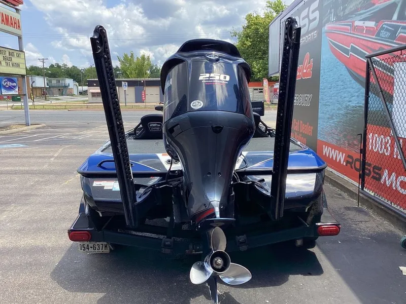 Slide: The Image of Skeeter FXR21 2021 - 15