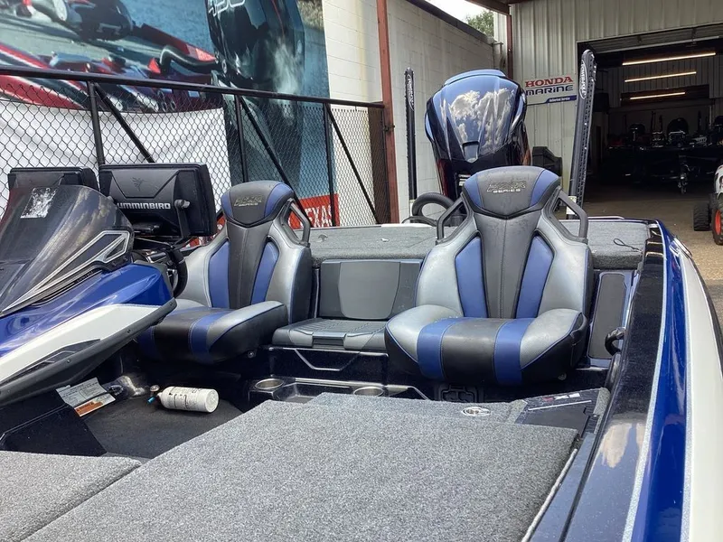 Slide: The Image of Skeeter FXR21 2021 - 21