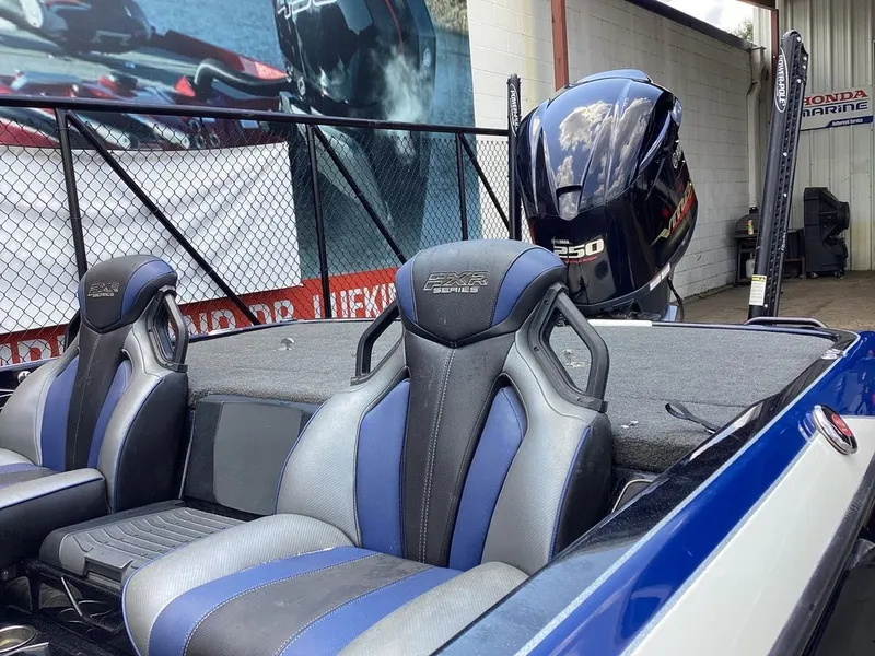 Slide: The Image of Skeeter FXR21 2021 - 30