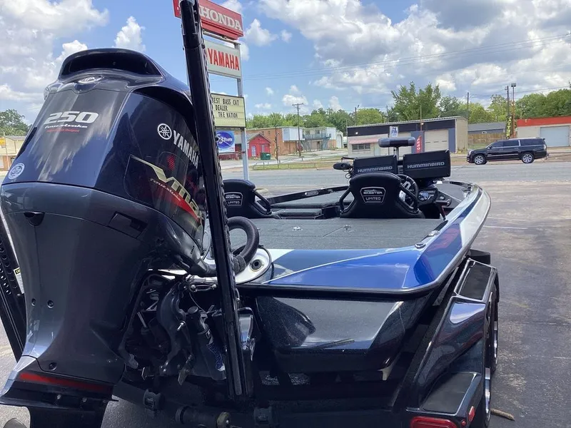 Slide: The Image of Skeeter FXR21 2021 - 9