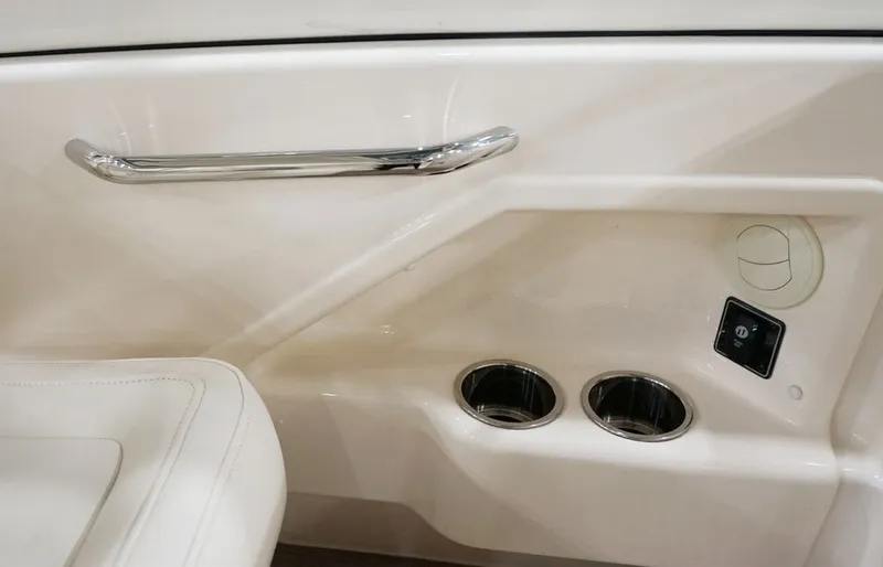 Slide: The Image of Grady-White Freedom 325 2026 - 20