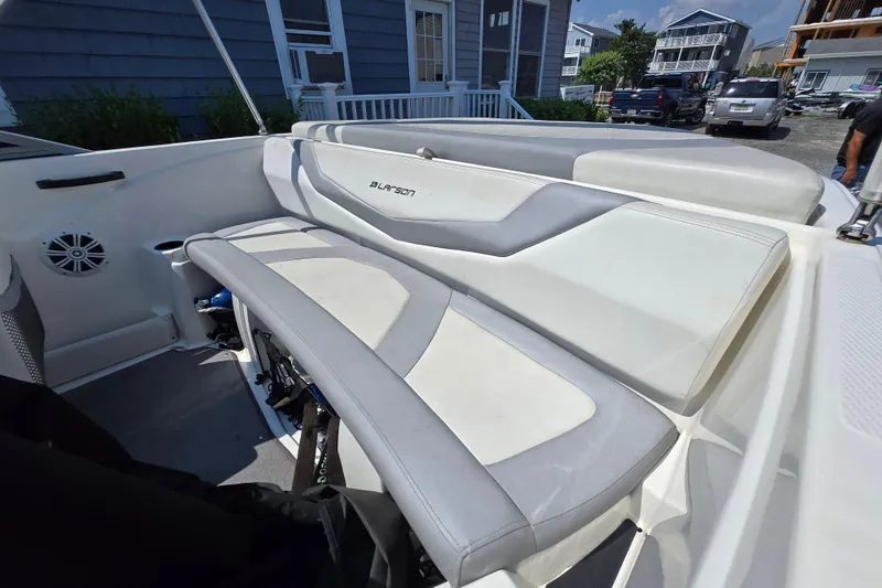 Slide: The Image of Interior of a 2014 Larson LX 195S IO boat with white and gray seating. - 6