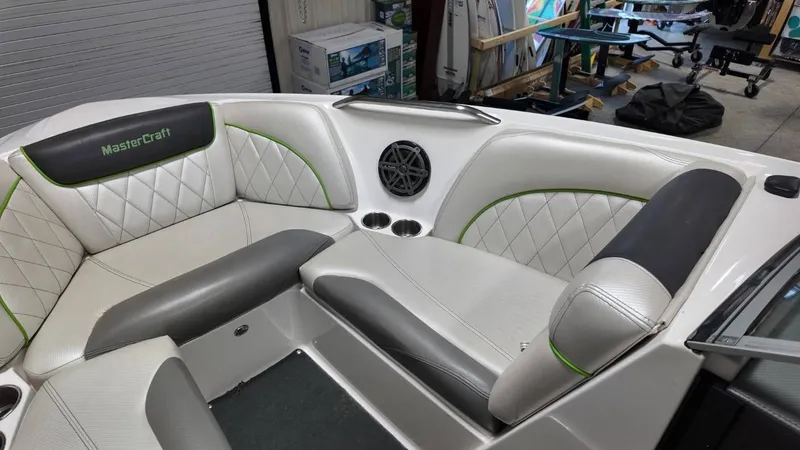 Slide: The Image of MasterCraft X30 2012 - 14