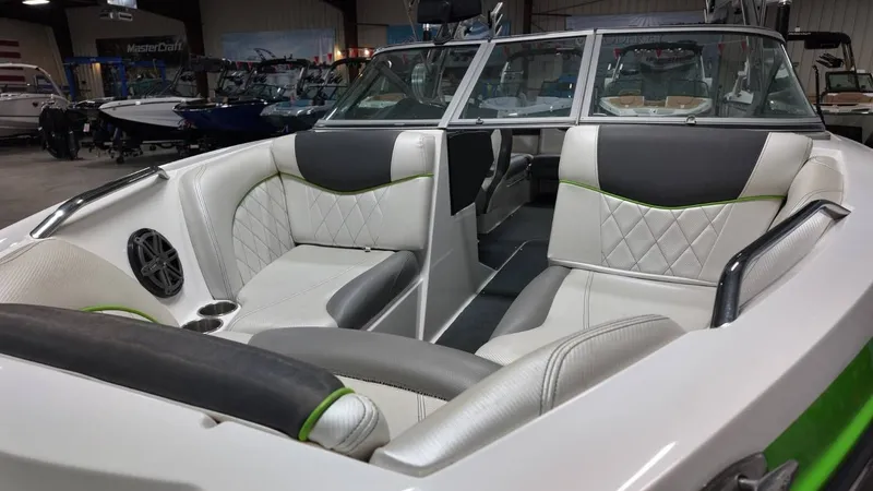 Slide: The Image of MasterCraft X30 2012 - 17