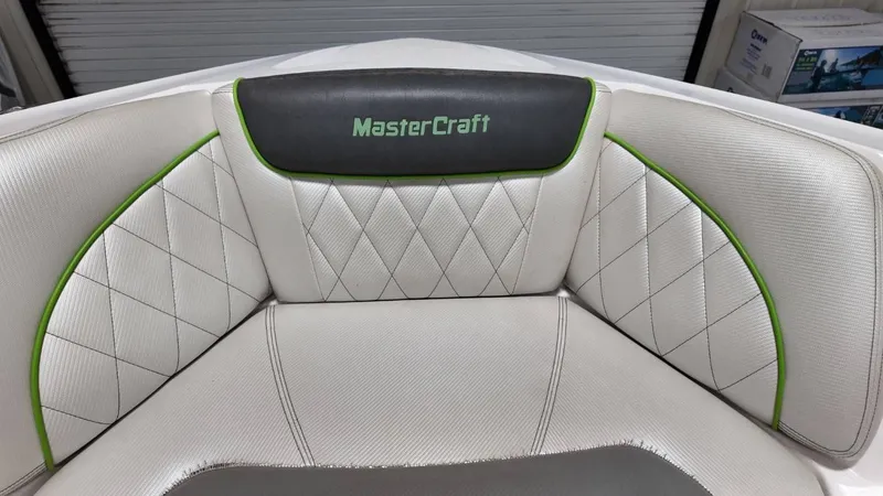 Slide: The Image of MasterCraft X30 2012 - 18