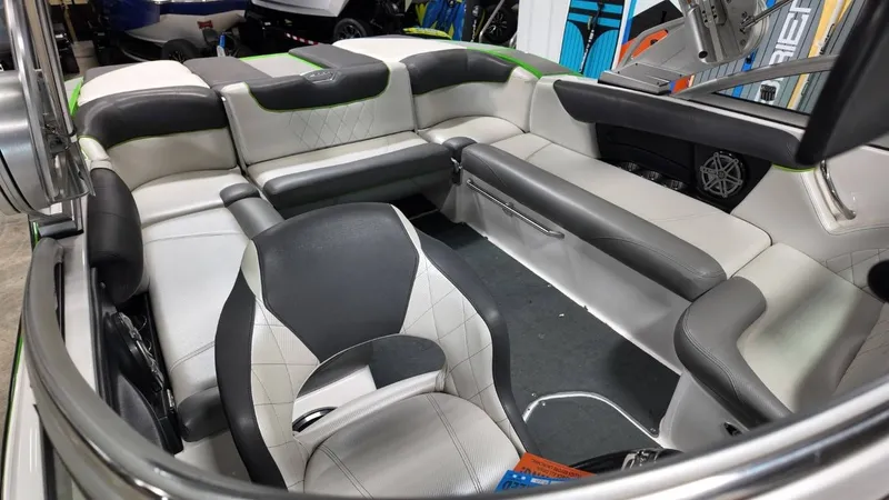 Slide: The Image of MasterCraft X30 2012 - 22