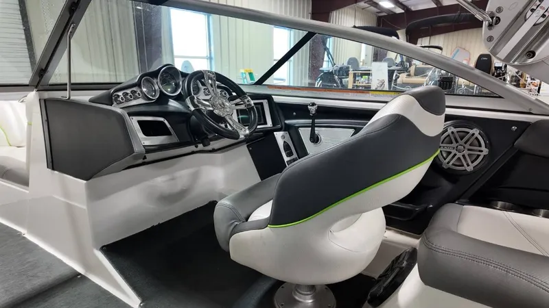 Slide: The Image of MasterCraft X30 2012 - 24