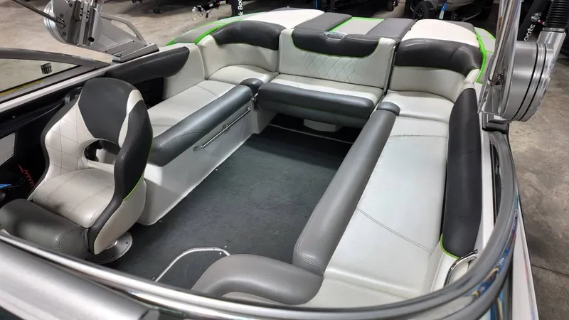 Slide: The Image of MasterCraft X30 2012 - 38