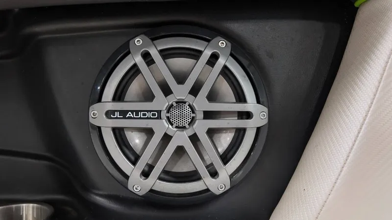 Slide: The Image of MasterCraft X30 2012 - 44