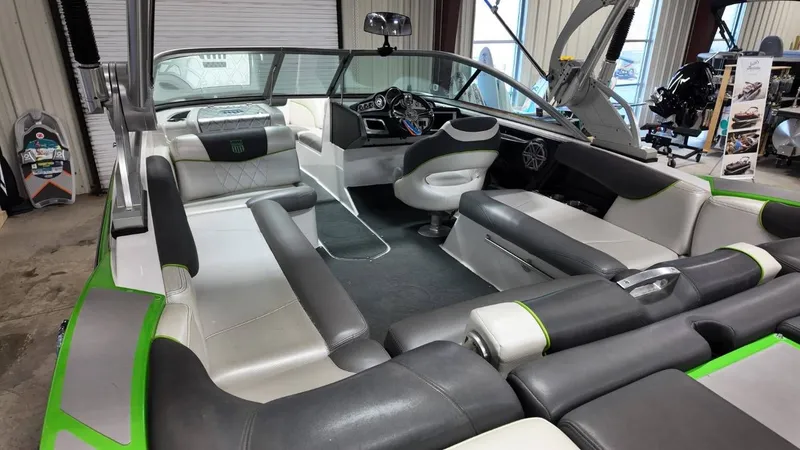 Slide: The Image of MasterCraft X30 2012 - 45