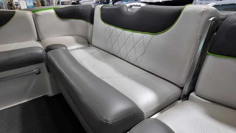 Slide: The Image of MasterCraft X30 2012 - 48