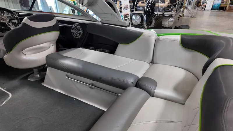 Slide: The Image of MasterCraft X30 2012 - 50