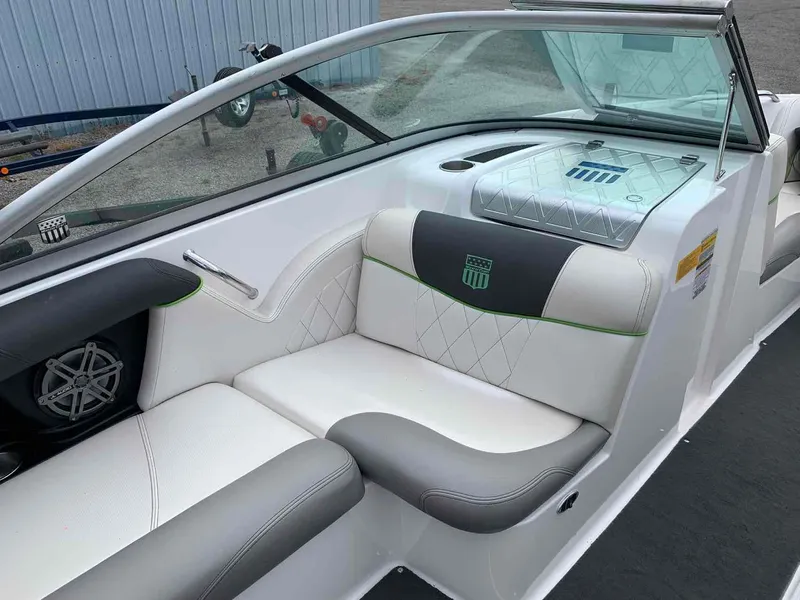 Slide: The Image of MasterCraft X30 2012 - 7