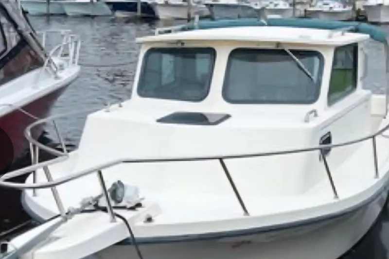Slide: The Image of 2001 Parker 2520 Modified Vee Sport Cabin boat docked in marina. - 3
