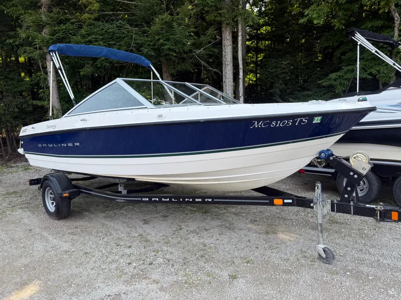 Slide: The Image of Bayliner 195 Discovery 2012 - 1