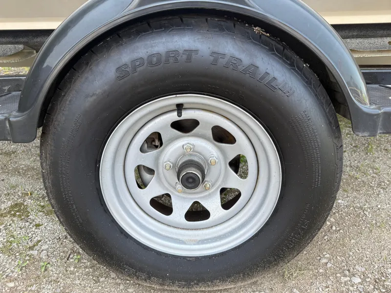 Slide: The Image of Bayliner 195 Discovery 2012 - 10