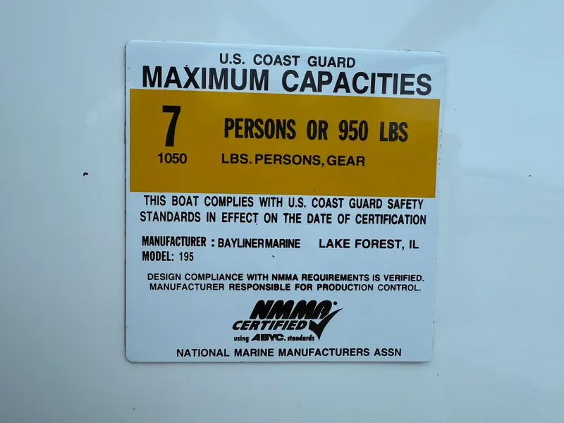 Slide: The Image of Bayliner 195 Discovery 2012 - 11