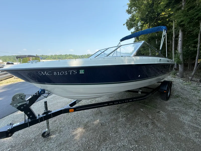 Slide: The Image of Bayliner 195 Discovery 2012 - 2