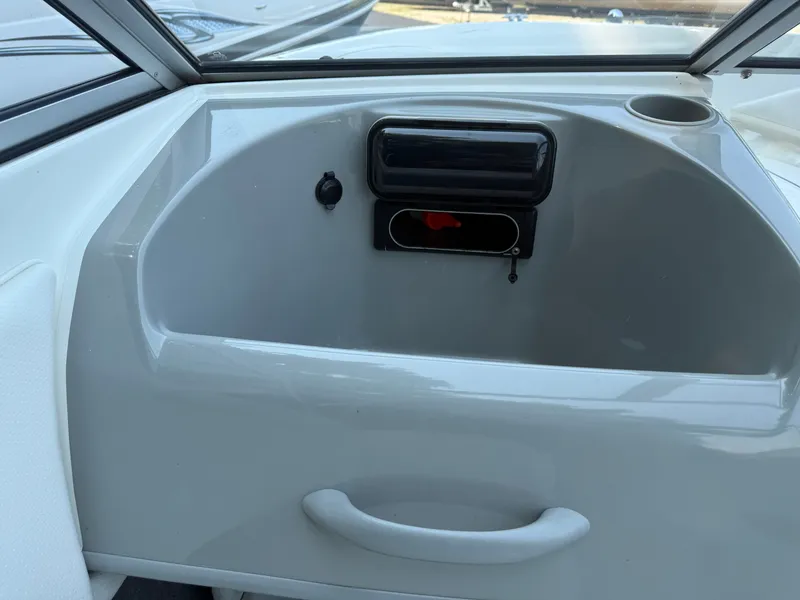 Slide: The Image of Bayliner 195 Discovery 2012 - 8