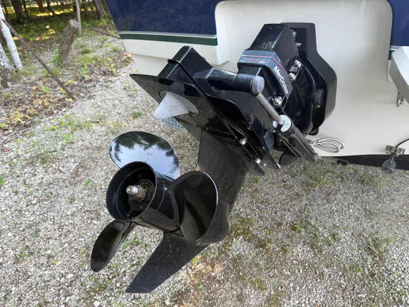 Slide: The Image of Bayliner 195 Discovery 2012 - 9