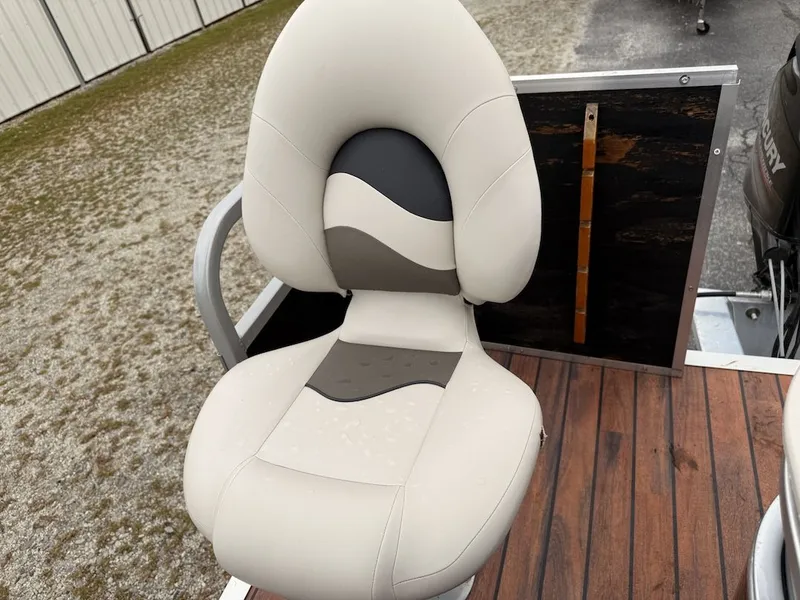 Slide: The Image of Qwest 818 2014 - 13