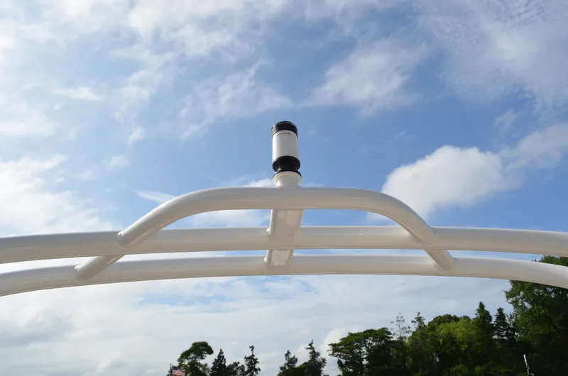 Slide: The Image of 2018 Chaparral 250 Suncoast boat rail against blue sky background. - 43