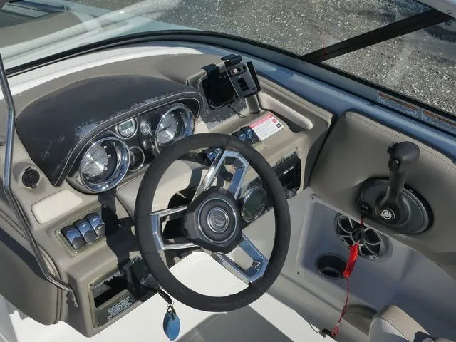 Slide: The Image of Crownline Boats Eclipse E215 XS 2023 - 15