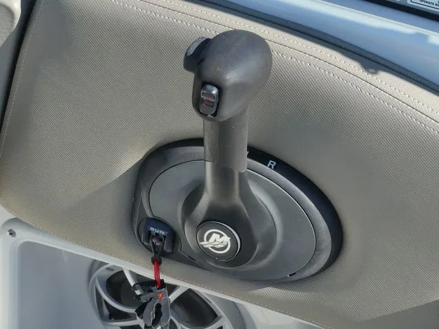 Slide: The Image of Crownline Boats Eclipse E215 XS 2023 - 16