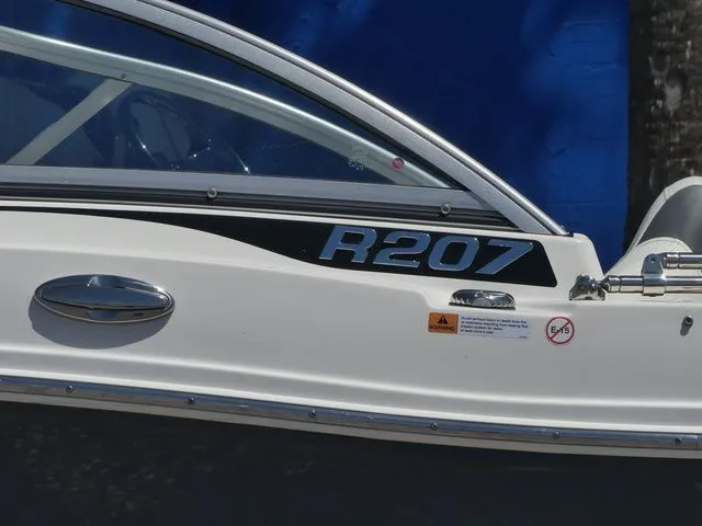 Slide: The Image of Robalo R207 Dual Console 2023 - 10