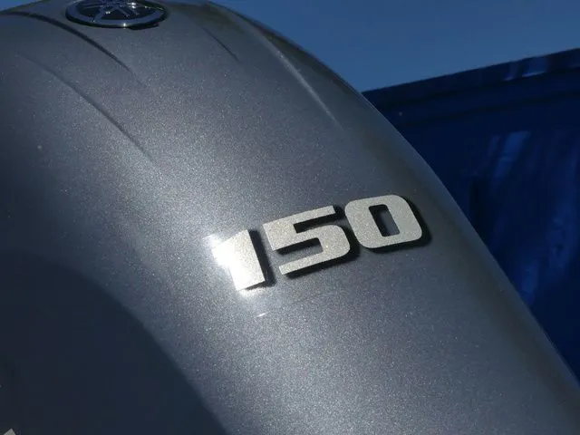 Slide: The Image of Robalo R207 Dual Console 2023 - 11