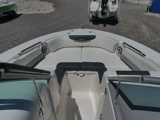 Slide: The Image of Robalo R207 Dual Console 2023 - 14