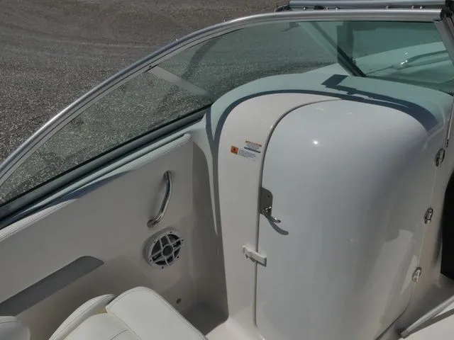 Slide: The Image of Robalo R207 Dual Console 2023 - 16