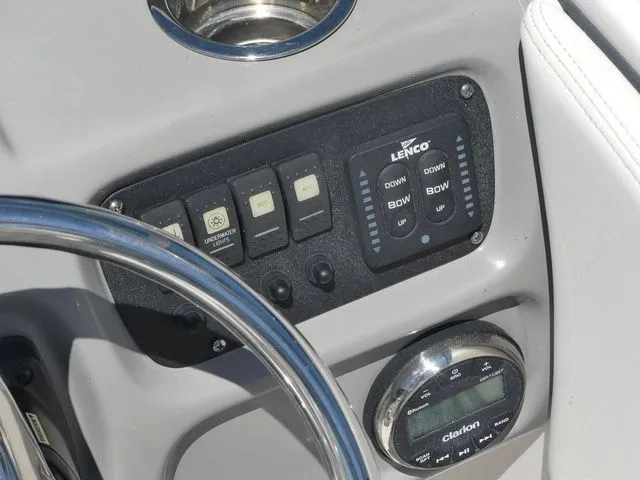 Slide: The Image of Robalo R207 Dual Console 2023 - 23