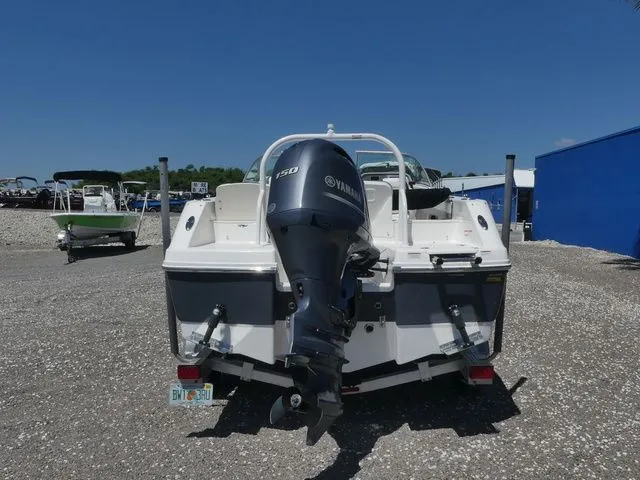 Slide: The Image of Robalo R207 Dual Console 2023 - 6