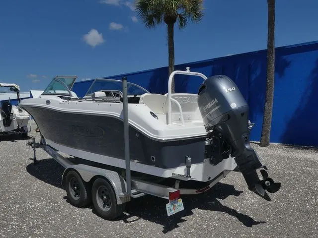 Slide: The Image of Robalo R207 Dual Console 2023 - 7