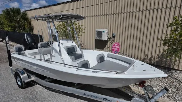 Slide: The Image of ALK 2 Powerboats 22CRX 2025 - 10