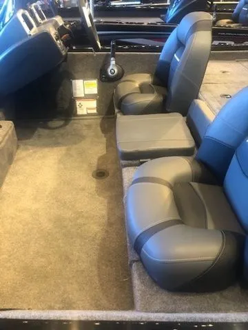 Slide: The Image of Tracker Pro Team 195 TXW 2026 - 27