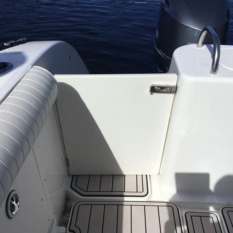 Slide: The Image of Century 3200 Center Console 2004 - 14